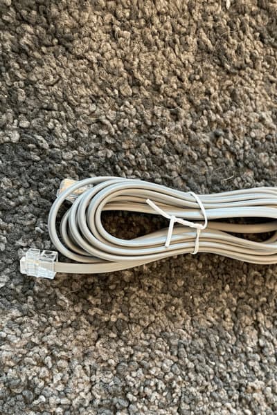 Provided daisy chain cable